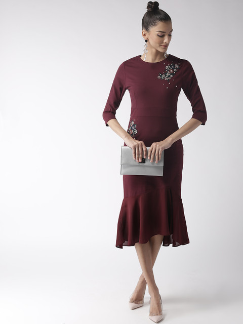 

Madame Women Burgundy Solid Midi Sheath Dress