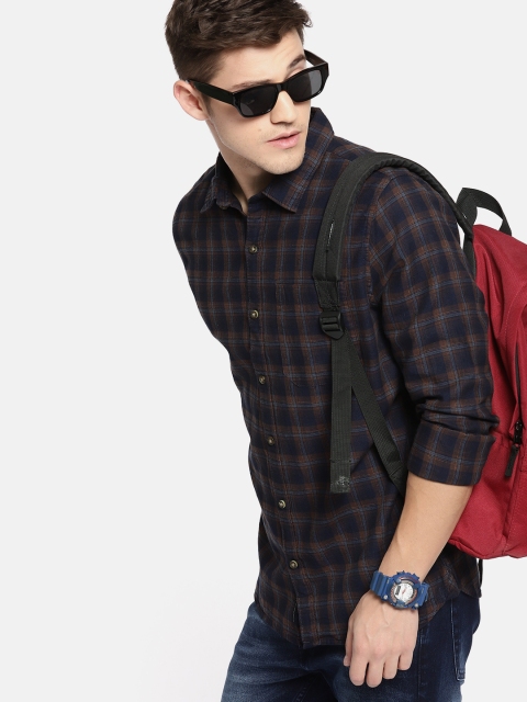 

SINGLE Men Brown & Navy Blue Slim Fit Checked Casual Shirt