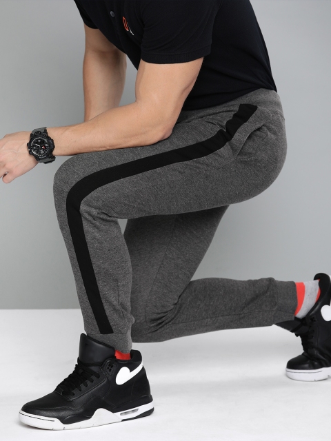 

SINGLE Men Black Slim Fit Solid Cropped Jogggers, Grey melange