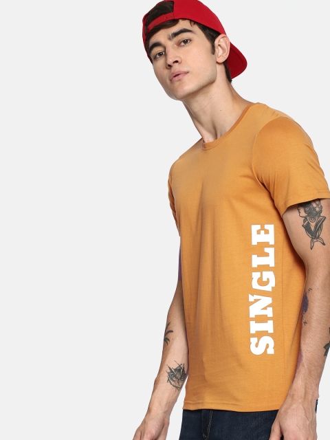 

SINGLE Men Mustard Yellow Slim Fit Printed Round Neck T-shirt