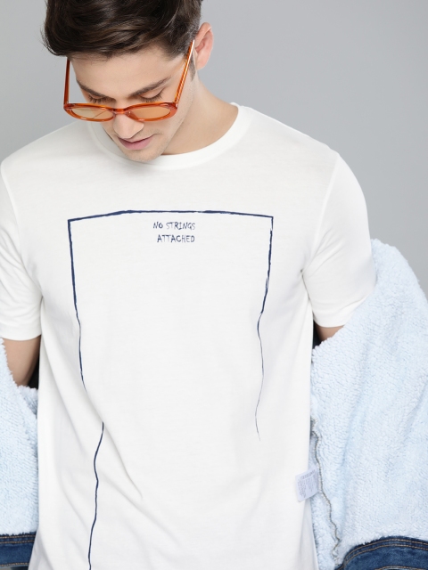 

SINGLE Men White Solid Round Neck T-shirt