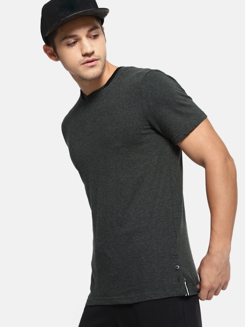 

SINGLE Men Charcoal Grey Solid Round Neck T-shirt