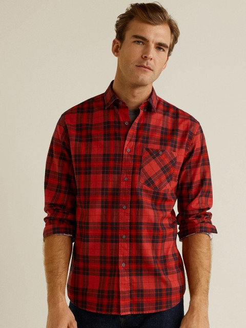 

MANGO MAN Men Red & Black Regular Fit Checked Casual Shirt