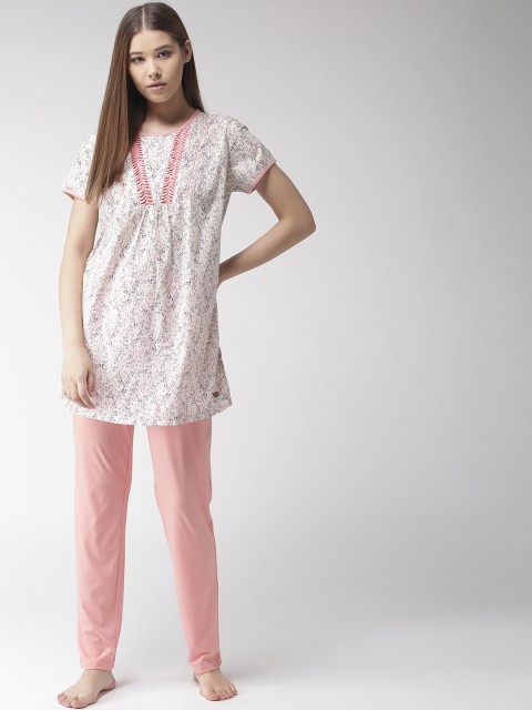 

MADAME M SECRET Women Off-White & Peach-Coloured Printed Night Suit S9S30106 030
