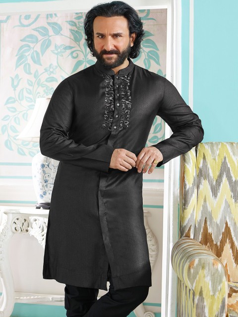 

House of Pataudi Men Black Embroidered Kurta with Churidar
