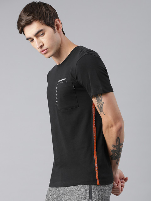 

HRX by Hrithik Roshan Men Black Solid Round Neck T-shirt