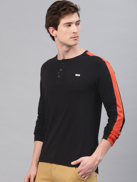 

HRX by Hrithik Roshan Men Black Solid T-shirt
