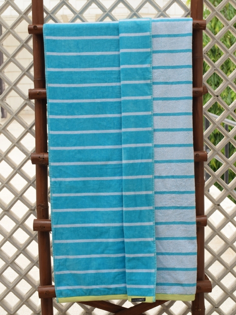 

Avira Home White & Blue Striped 450 GSM Cotton Bath Towel