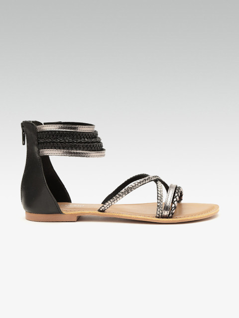 

Steve Madden Women Black & Gunmetal-Toned Leather Colourblocked Mid-Top Open Toe Flats
