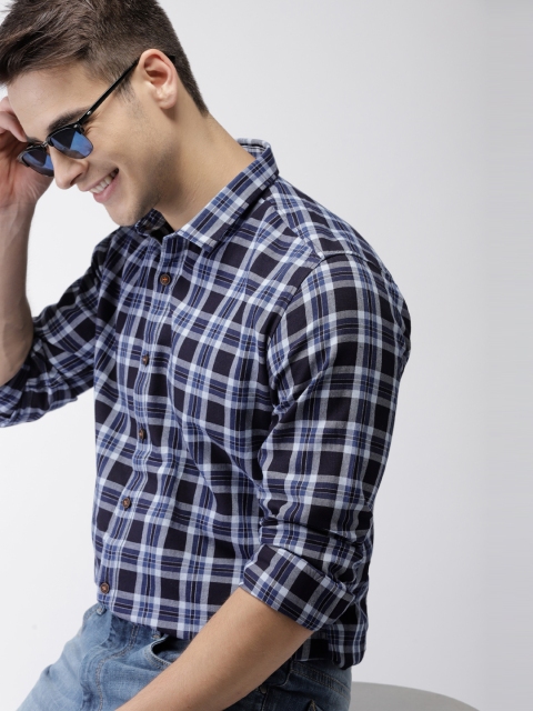 

Mast & Harbour Men Navy Blue & White Slim Fit Checked Casual Shirt