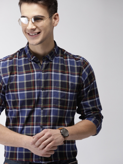

Mast & Harbour Men Navy Blue & Red Slim Fit Checked Casual Shirt