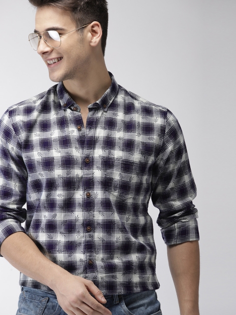 

Mast & Harbour Men Navy Blue & Off-White Slim Fit Checked Casual Shirt