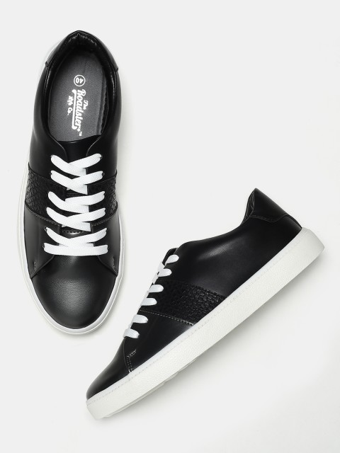 

Roadster Women Black Sneakers