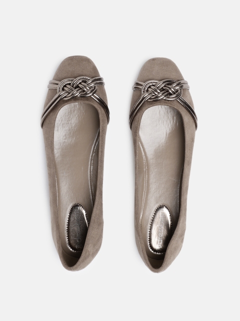 

DressBerry Women Taupe Solid Ballerinas