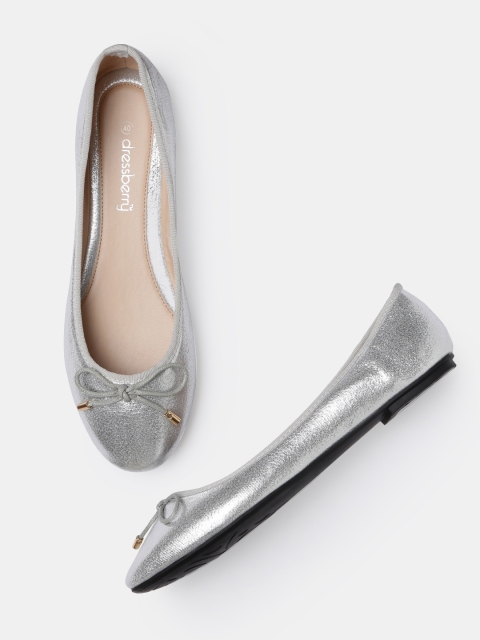 

DressBerry Women Silver-Toned Solid Ballerinas