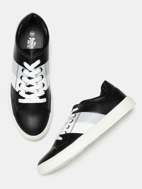 

Roadster Women Black Sneakers