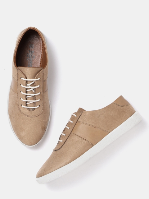 

Roadster Women Beige Sneakers