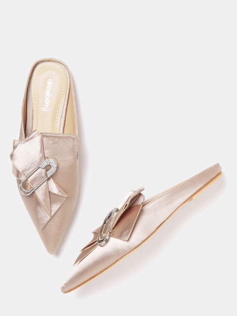 

DressBerry Women Gold-Toned Solid Mules