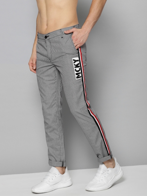 

Kook N Keech Disney Men White & Black Regular Fit Checked Regular Trousers