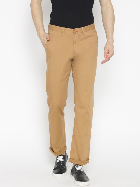 

Blackberrys Men Brown Sharp Fit Solid Regular Trousers