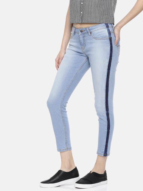 

People Women Blue Slim Fit Mid-Rise Clean Look Stretchable Cropped Jeans
