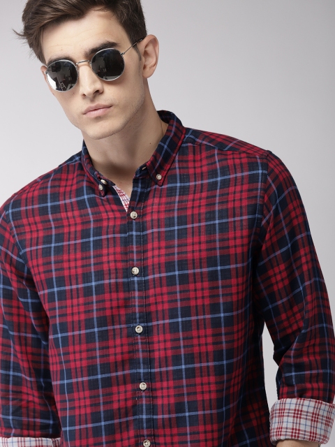 

Harvard Men Red & Navy Blue Regular Fit Checked Casual Shirt