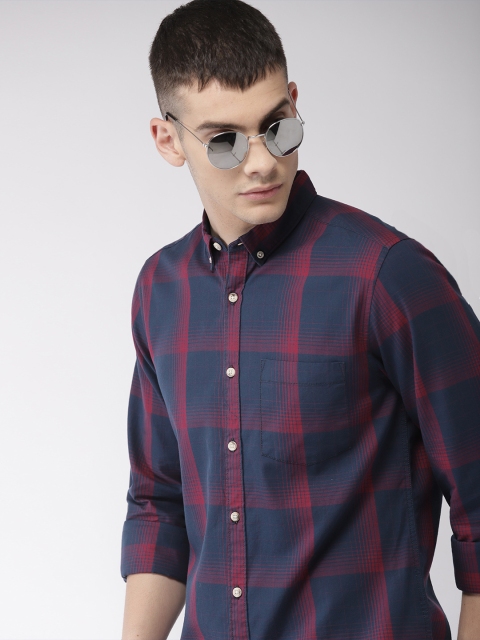

Harvard Men Navy Blue & Red Regular Fit Checked Casual Shirt