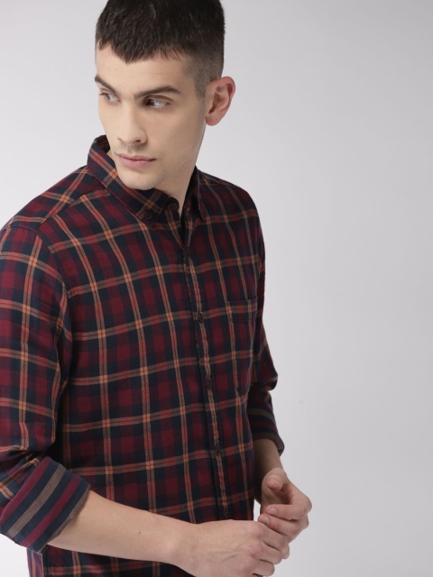 

Harvard Men Navy Blue & Red Regular Fit Checked Casual Shirt