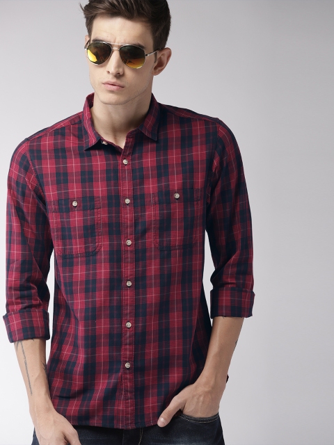 

Harvard Men Red & Navy Blue Tailored Fit Checked Casual Shirt