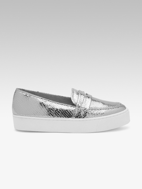 

Carlton London Women Silver-Toned Snakeskin Textured Flatform Sneakers