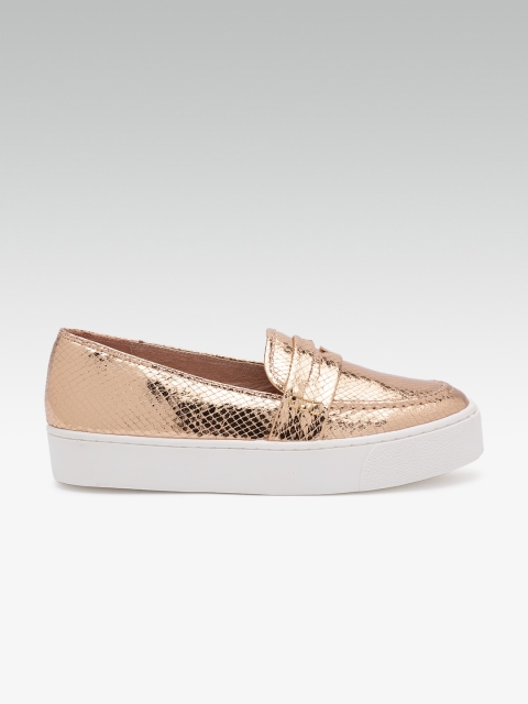 

Carlton London Women Rose Gold-Toned Snakeskin Textured Flatform Sneakers