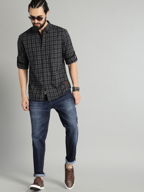 

Roadster Men Kooltex Blue Carrot Fit Mid-Rise Clean Look Stretchable Jeans
