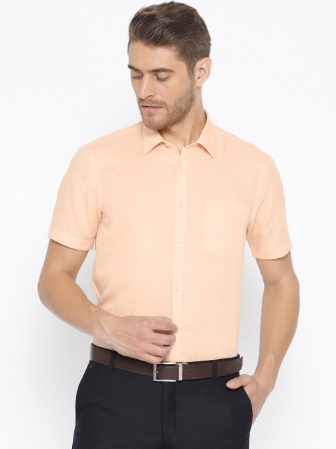 

Blackberrys Men Peach-Coloured Slim Fit Solid Smart Casual Shirt
