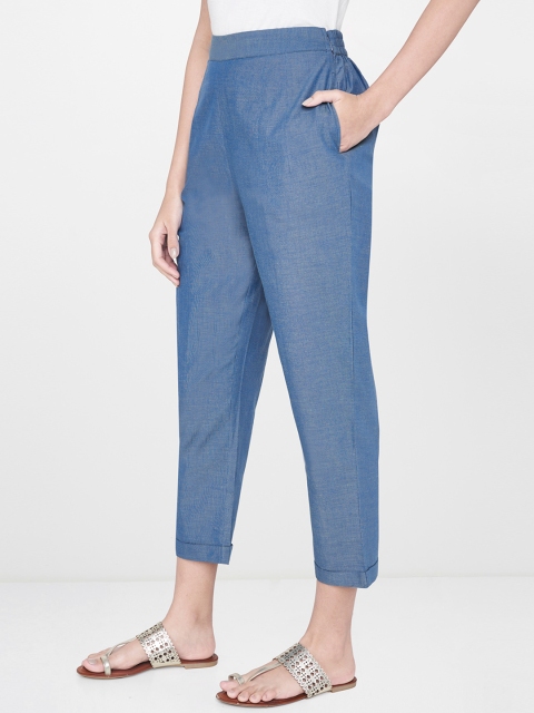 

Global Desi Women Blue Solid Regular Fit Solid Cropped Regular Trousers