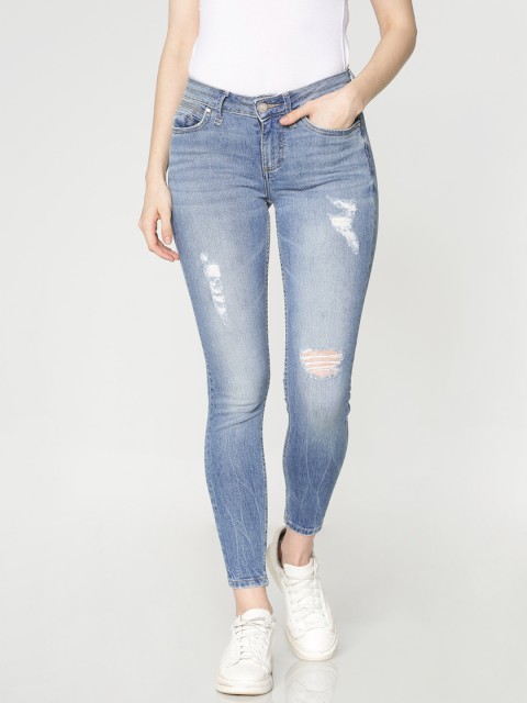 

ONLY Women Blue Carmen Regular Fit Mid-Rise Mildly Distressed Stretchable Cropped Jeans