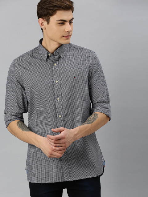 

Tommy Hilfiger Men Navy Blue & White Regular Fit Checked Casual Shirt