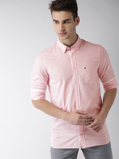 

Tommy Hilfiger Men Pink Slim Fit Striped Casual Shirt