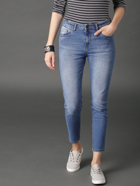 

Roadster Women Blue Regular Fit Mid-Rise Clean Look Stretchable Cropped Jeans