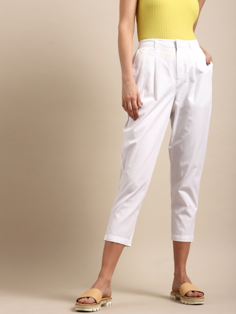 

ether Women White Tapered Fit Cropped Solid Trousers