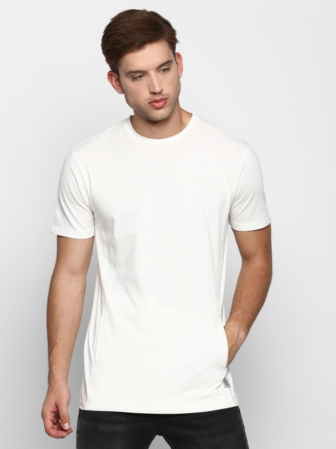 

SKULT by Shahid Kapoor Men White Solid Round Neck T-shirt