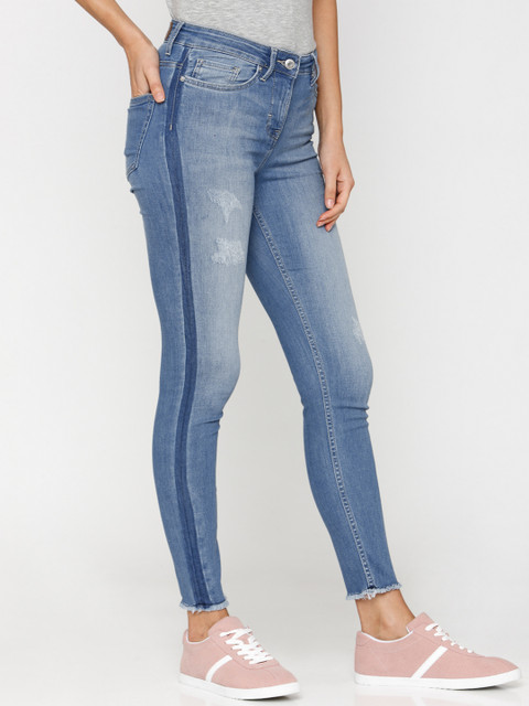 

Vero Moda Women Blue Skinny Fit Mid-Rise Low Distress Cropped Stretchable Jeans