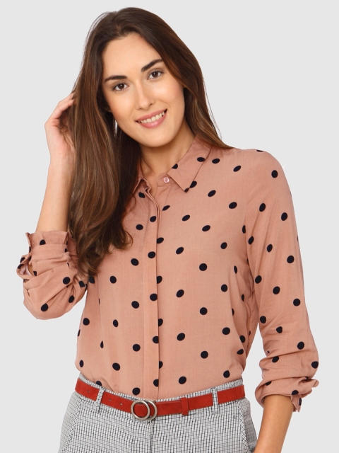 

Vero Moda Women Peach-Coloured & Black Regular Fit Printed Casual Shirt