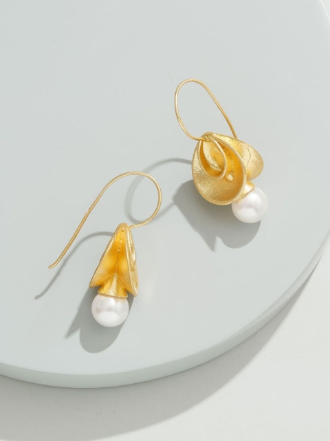 

Pipa Bella Noorani Earrings Embellished With White Swarovski Pearls, Gold