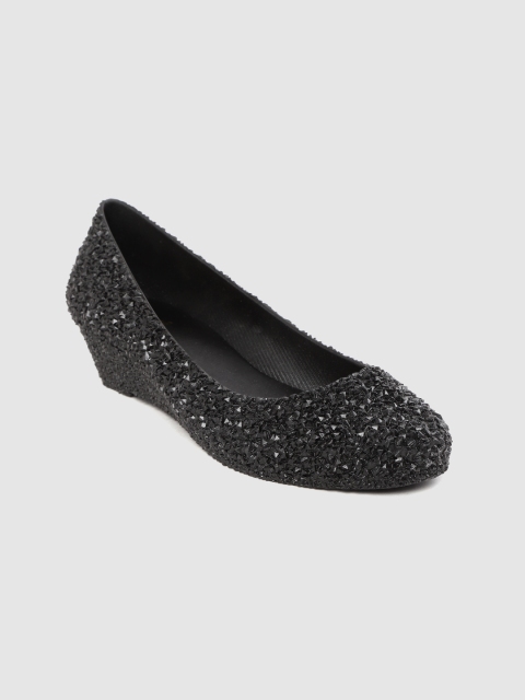 

Tresmode Women Black Textured Pumps