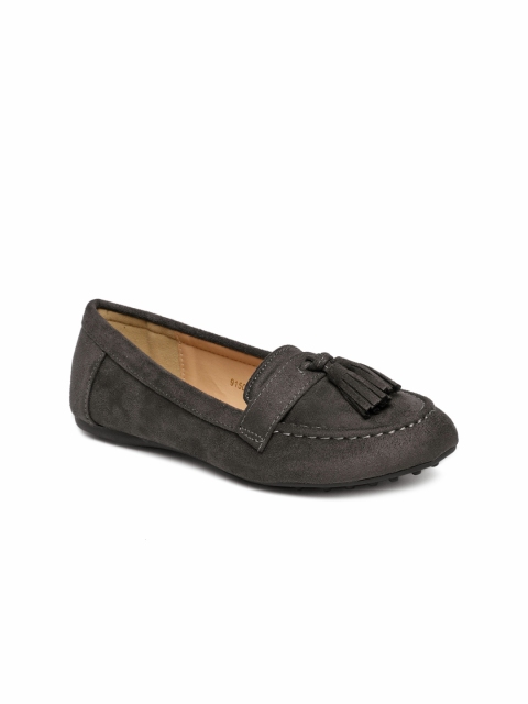 

Tresmode Women Grey Solid Suede Ballerinas