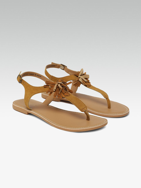 

Steve Madden Women Mustard Solid T-Strap Flats