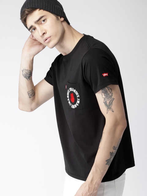 

Levis Men Black Solid Round Neck T-shirt