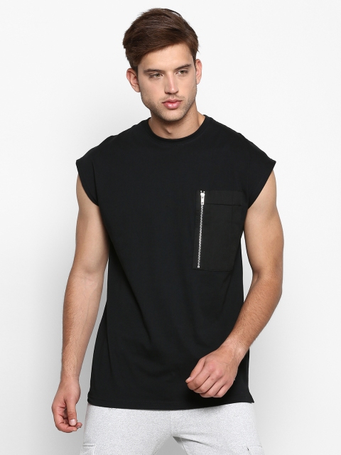 

SKULT by Shahid Kapoor Men Black Solid Round Neck T-shirt