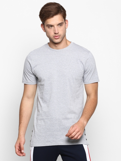 

SKULT by Shahid Kapoor Men Grey Solid Round Neck T-shirt
