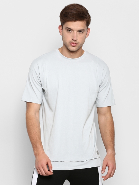 

SKULT by Shahid Kapoor Men White Solid Round Neck T-shirt